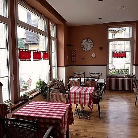 Le Pavillon Nocleg ze śniadaniem Bourboule